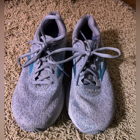 Brooks womens running shoes - Picture 1 of 3